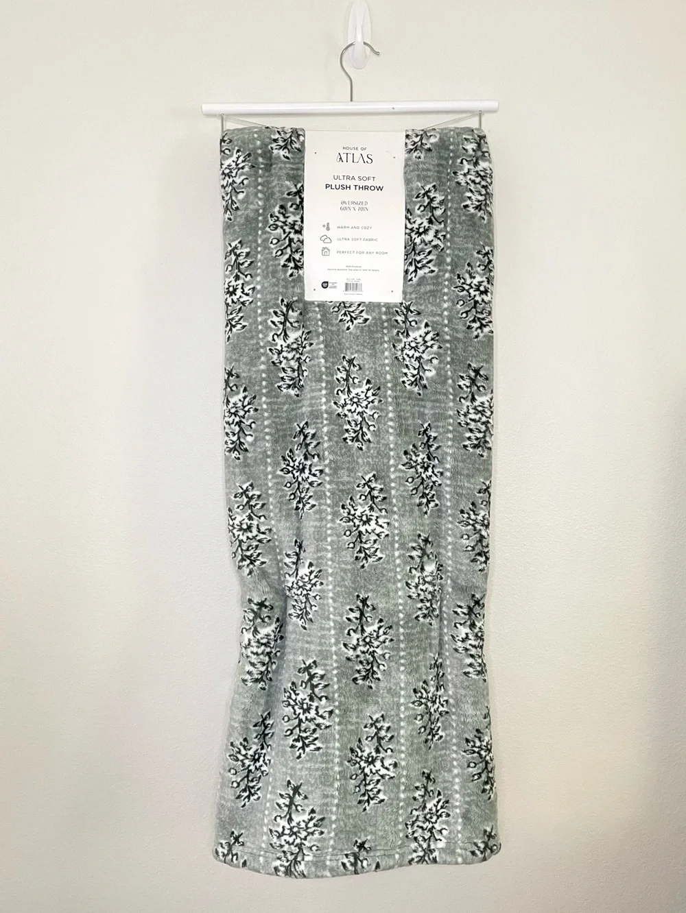 NWT House of Atlas Ultra Soft Plush Throw Blanket Sage Gray Floral 60x70